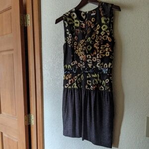 Dress with pockets and gold zipper back